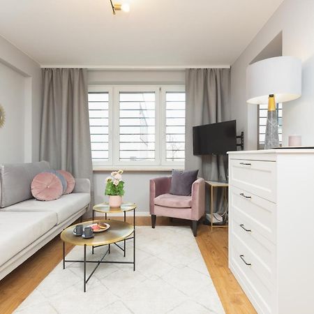 City Center Apartment Near The Vistula By Noclegi Renters Варшава Экстерьер фото