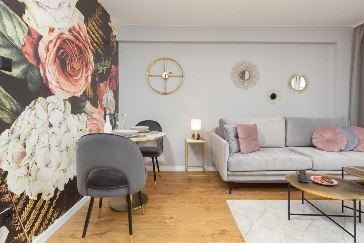 City Center Apartment Near The Vistula By Noclegi Renters Варшава Экстерьер фото